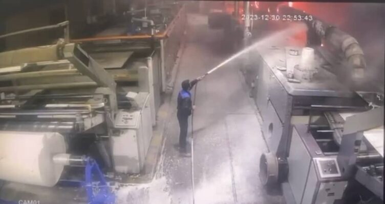 اطفا حریق واقعی فقط با یک کپسول بی باک